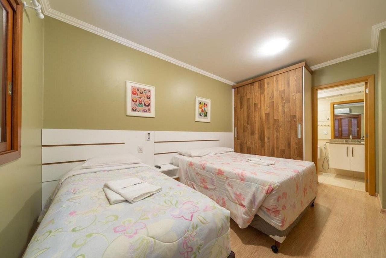 Gramado Solar Real - 2 Apts De 2 Quartos No Mesmo Predio, Cada Um Comporta Ate 7 Pessoas - Ideal Para Grupos - Central - Ideal Para Andar A Pe, Nesta Plataforma Desde Janeiro De 2016, Oferecemos Credibilidade - Seu Pet E Bem-Vindo - Garagem Coberta Exterior foto